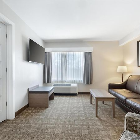 Best Western Plus Windjammer Inn & Conference Center Burlington Buitenkant foto