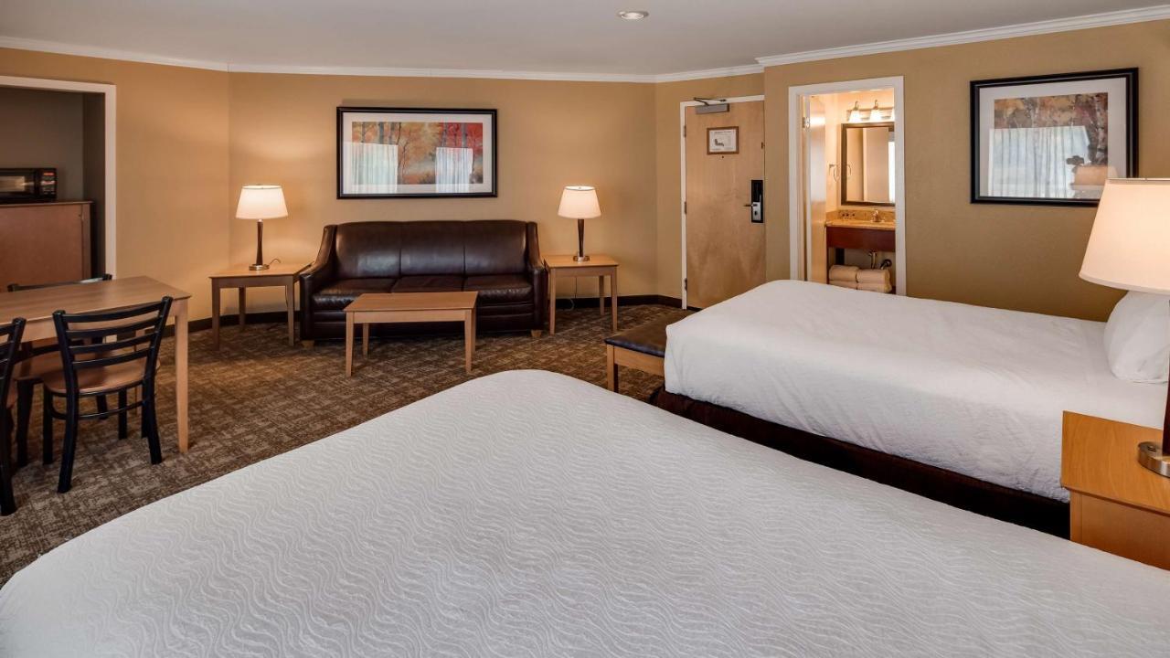 Best Western Plus Windjammer Inn & Conference Center Burlington Buitenkant foto