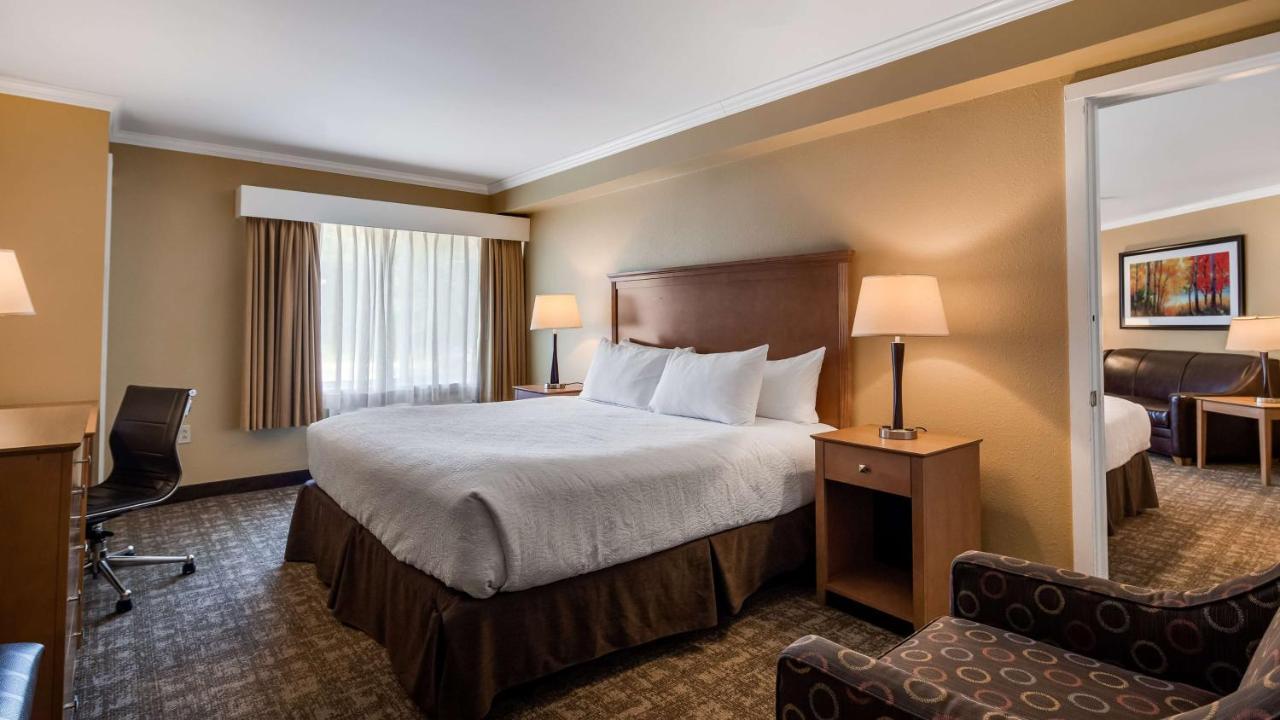 Best Western Plus Windjammer Inn & Conference Center Burlington Buitenkant foto