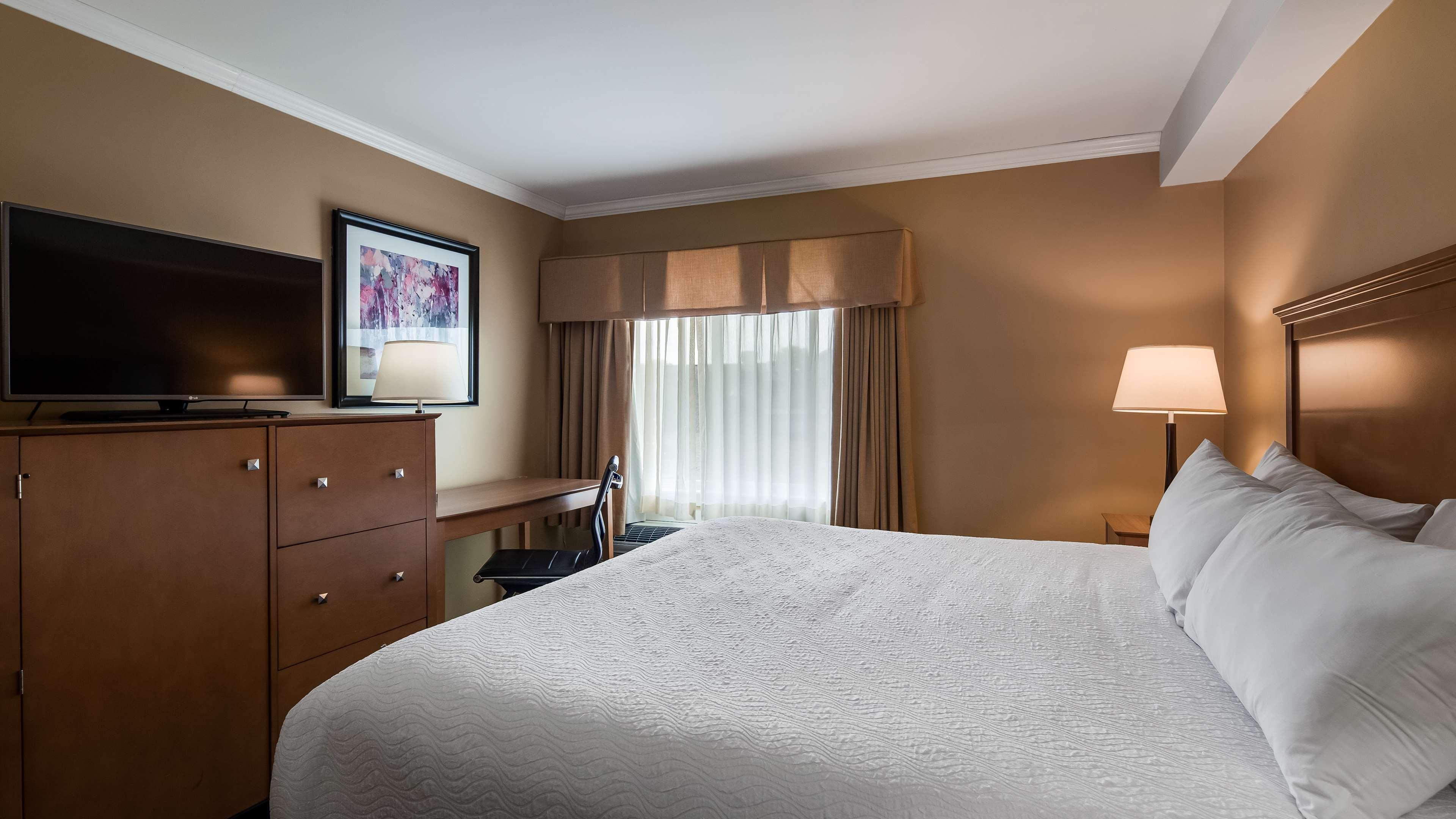 Best Western Plus Windjammer Inn & Conference Center Burlington Buitenkant foto