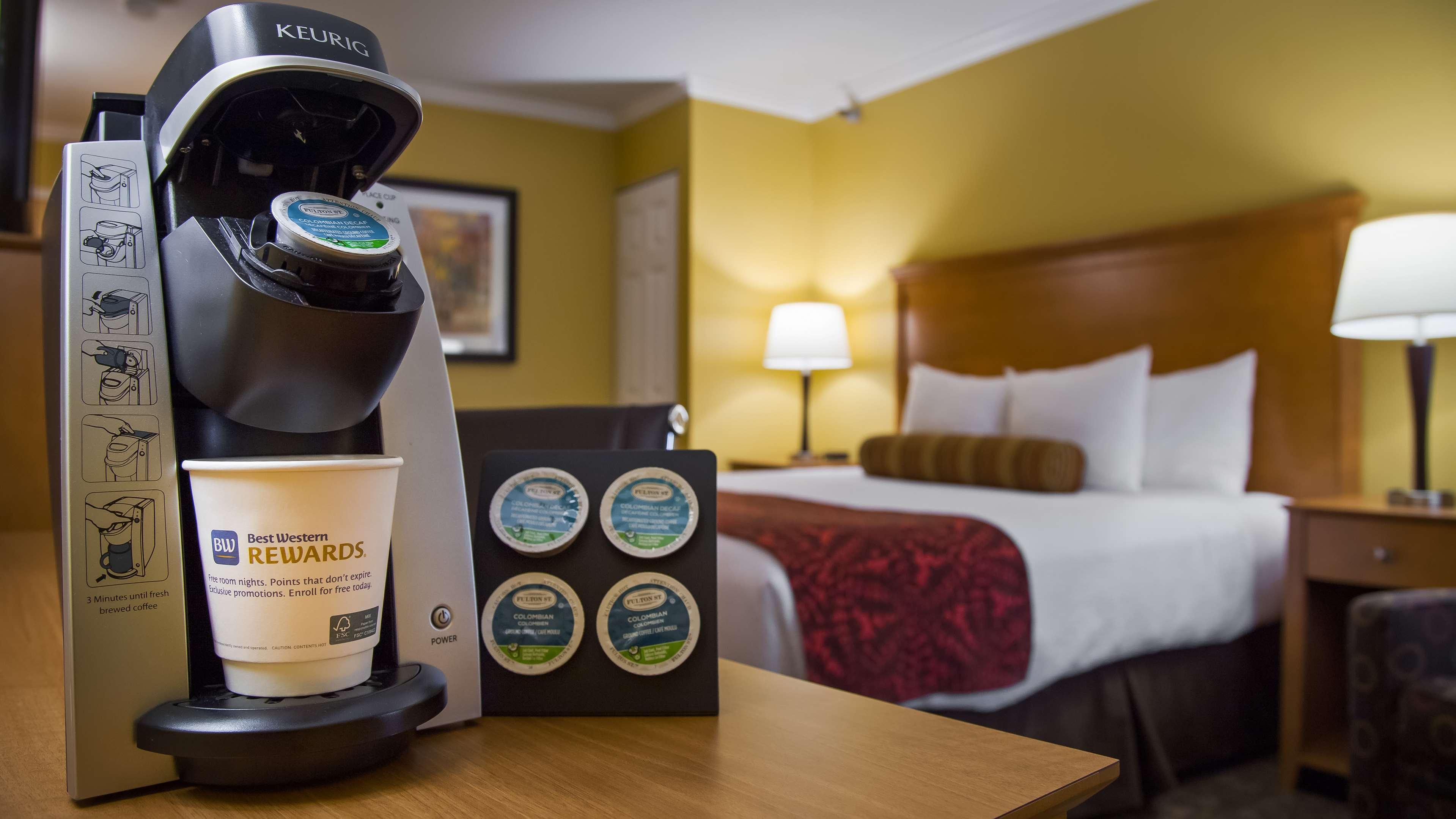 Best Western Plus Windjammer Inn & Conference Center Burlington Buitenkant foto