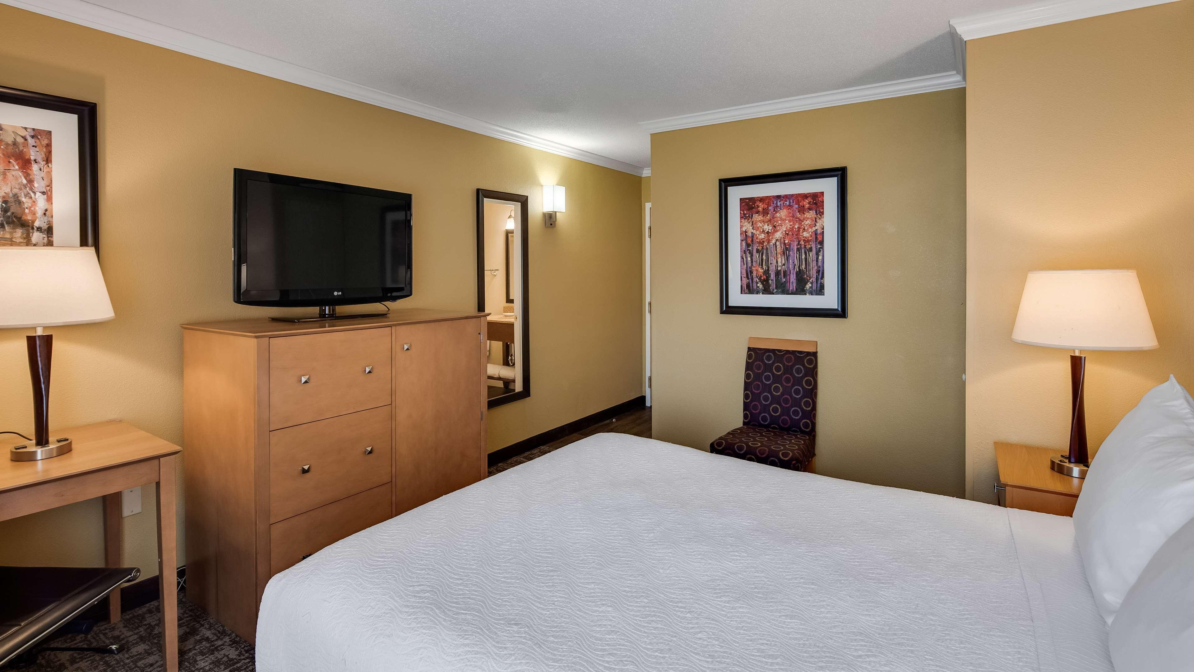 Best Western Plus Windjammer Inn & Conference Center Burlington Buitenkant foto