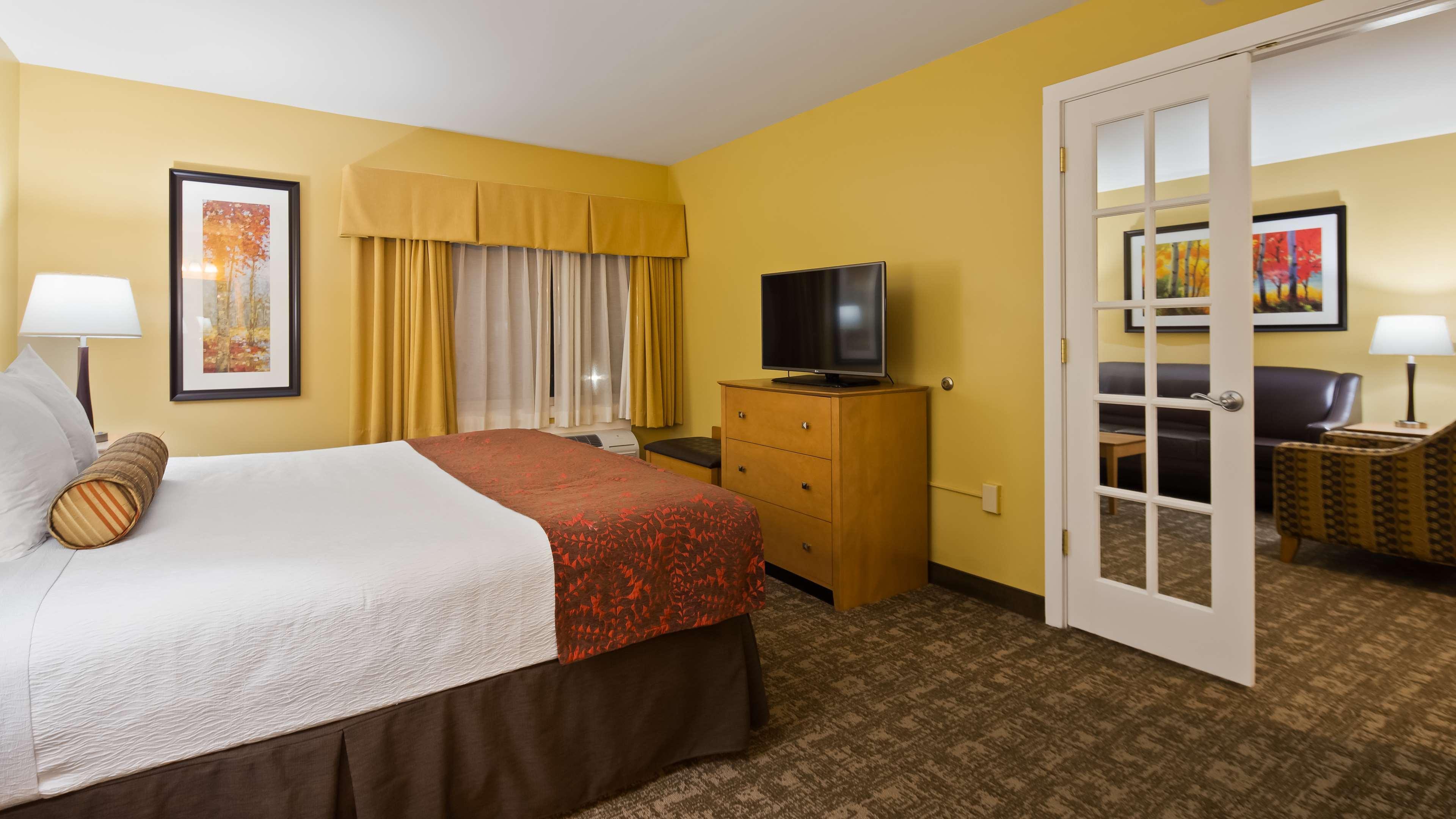 Best Western Plus Windjammer Inn & Conference Center Burlington Buitenkant foto