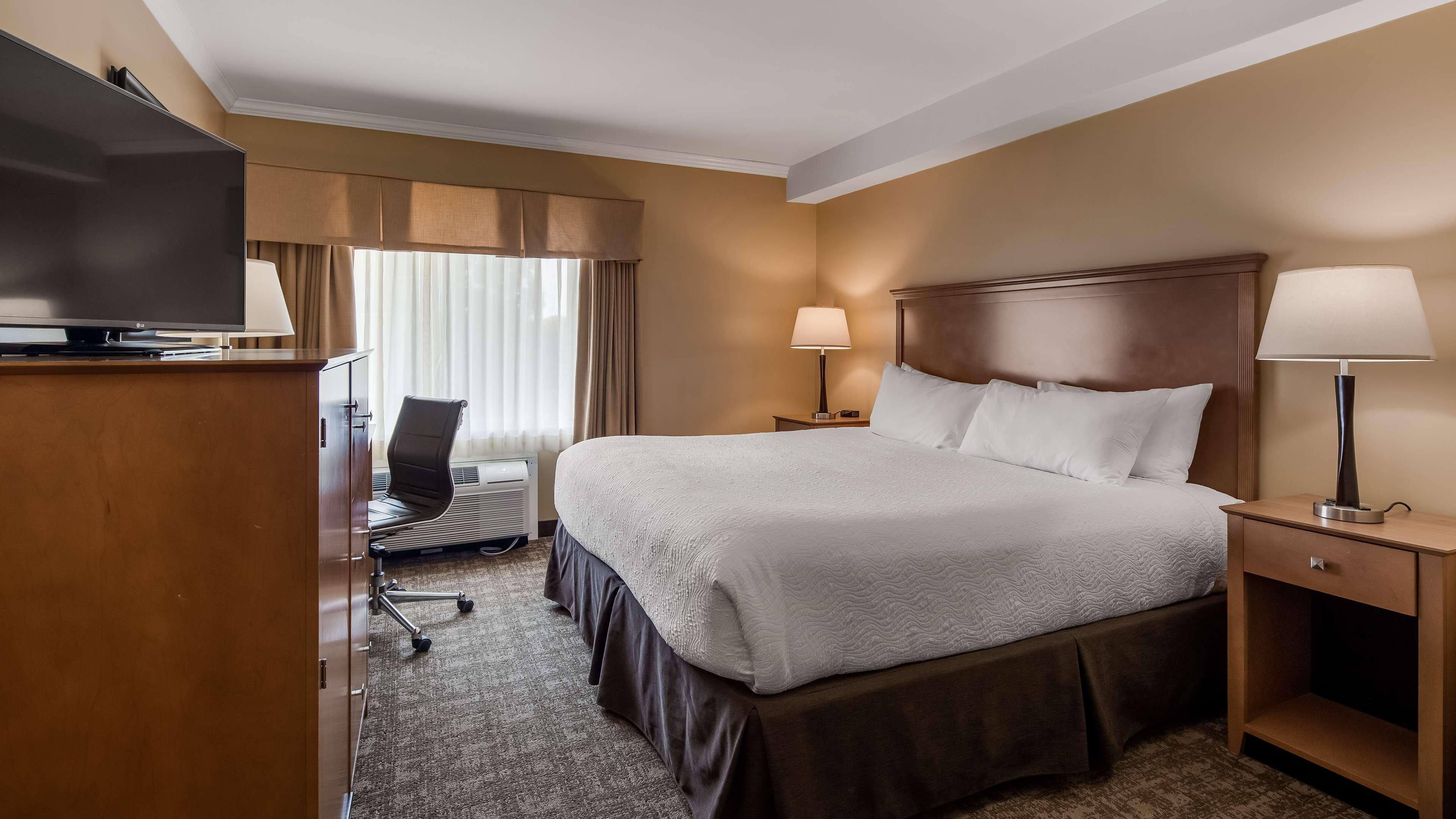 Best Western Plus Windjammer Inn & Conference Center Burlington Buitenkant foto