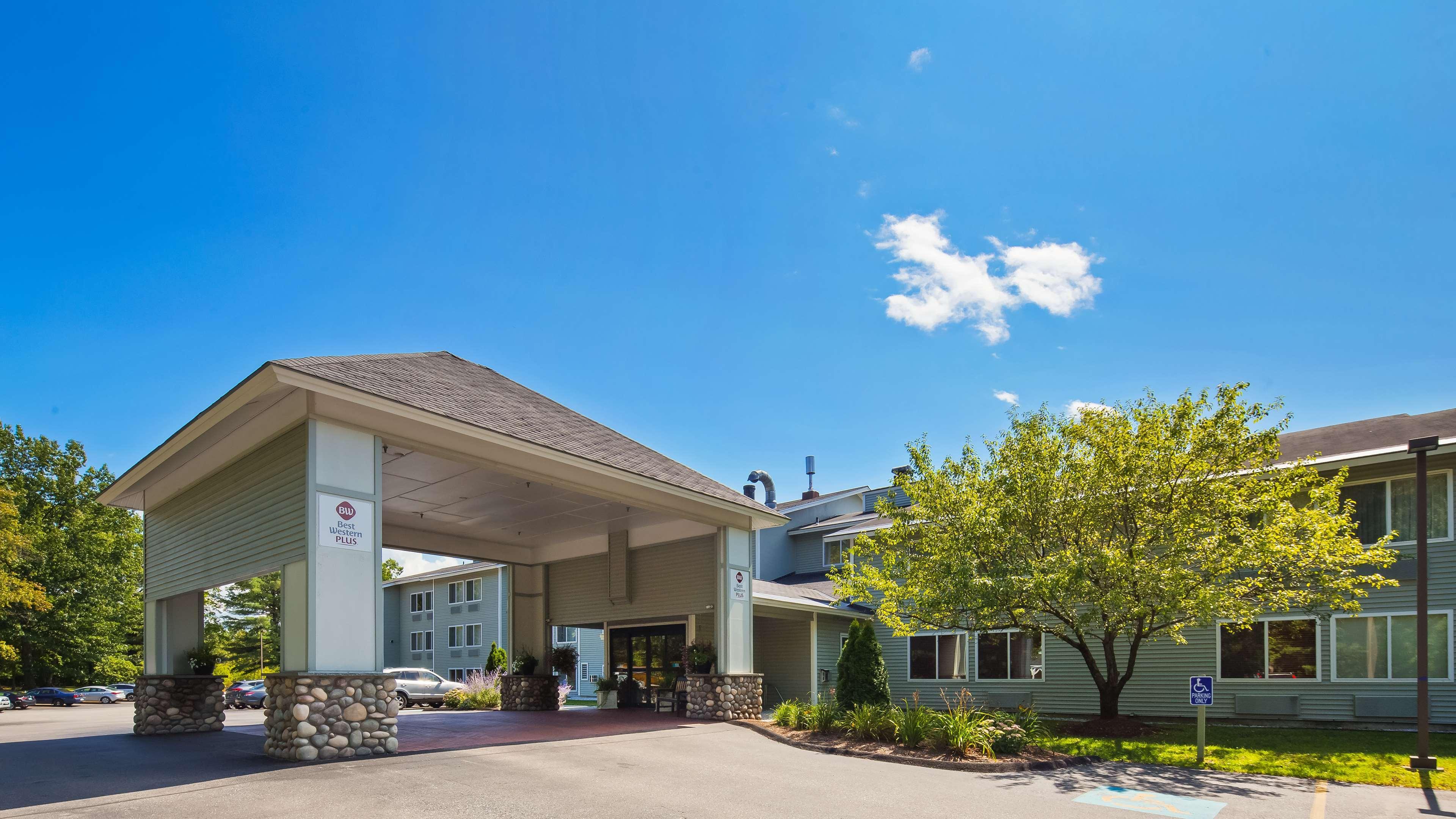 Best Western Plus Windjammer Inn & Conference Center Burlington Buitenkant foto