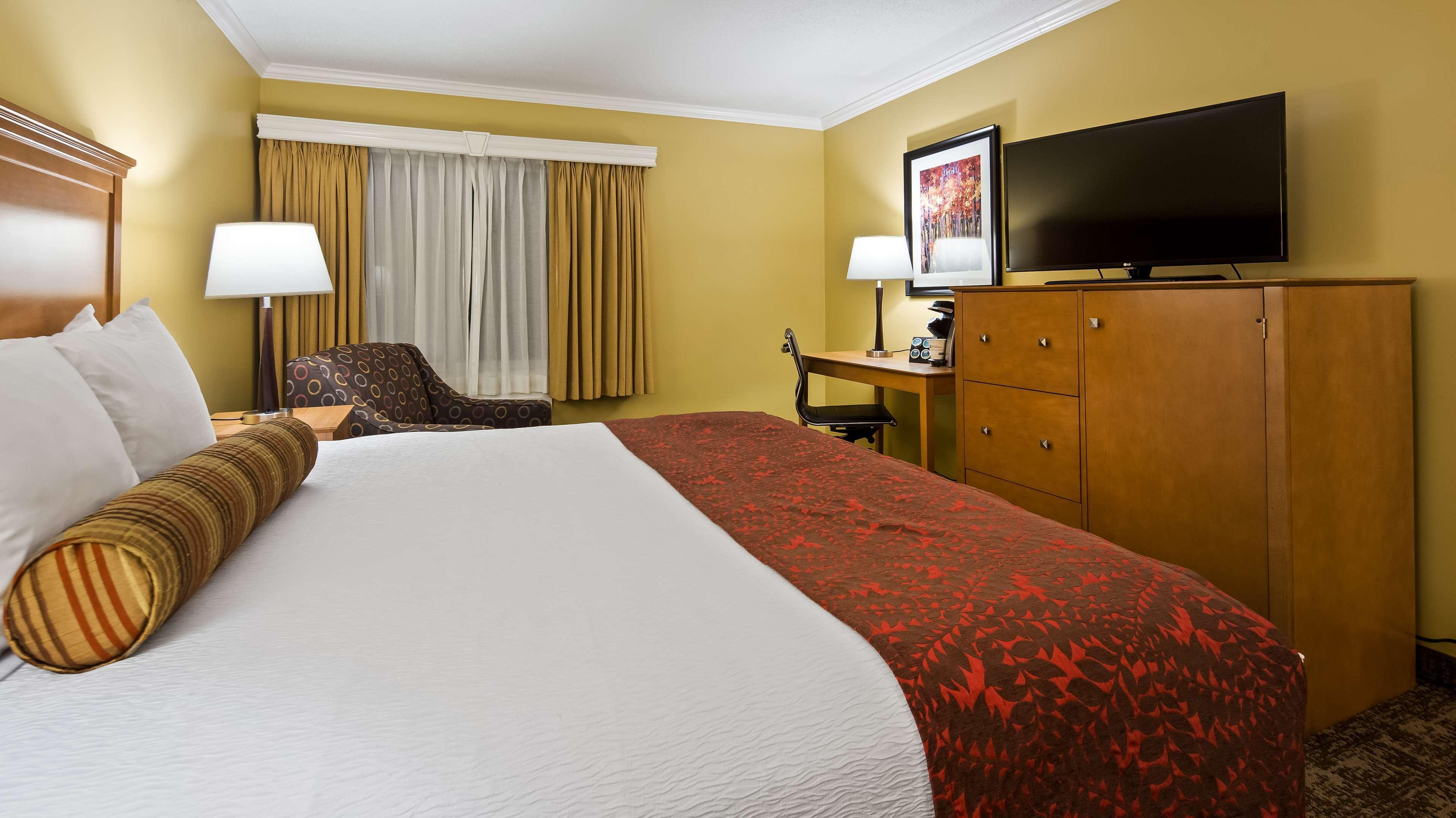 Best Western Plus Windjammer Inn & Conference Center Burlington Buitenkant foto