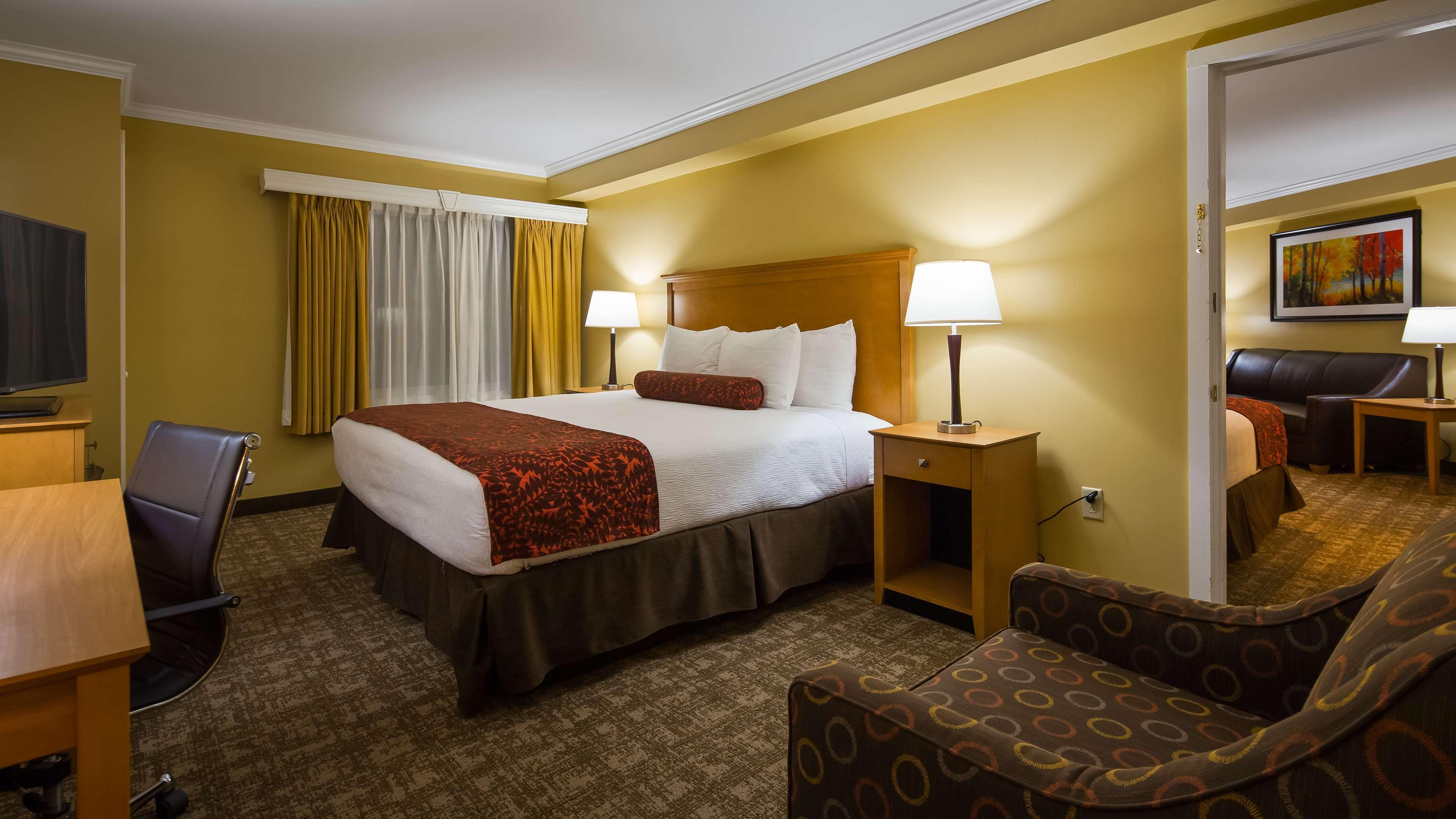 Best Western Plus Windjammer Inn & Conference Center Burlington Buitenkant foto
