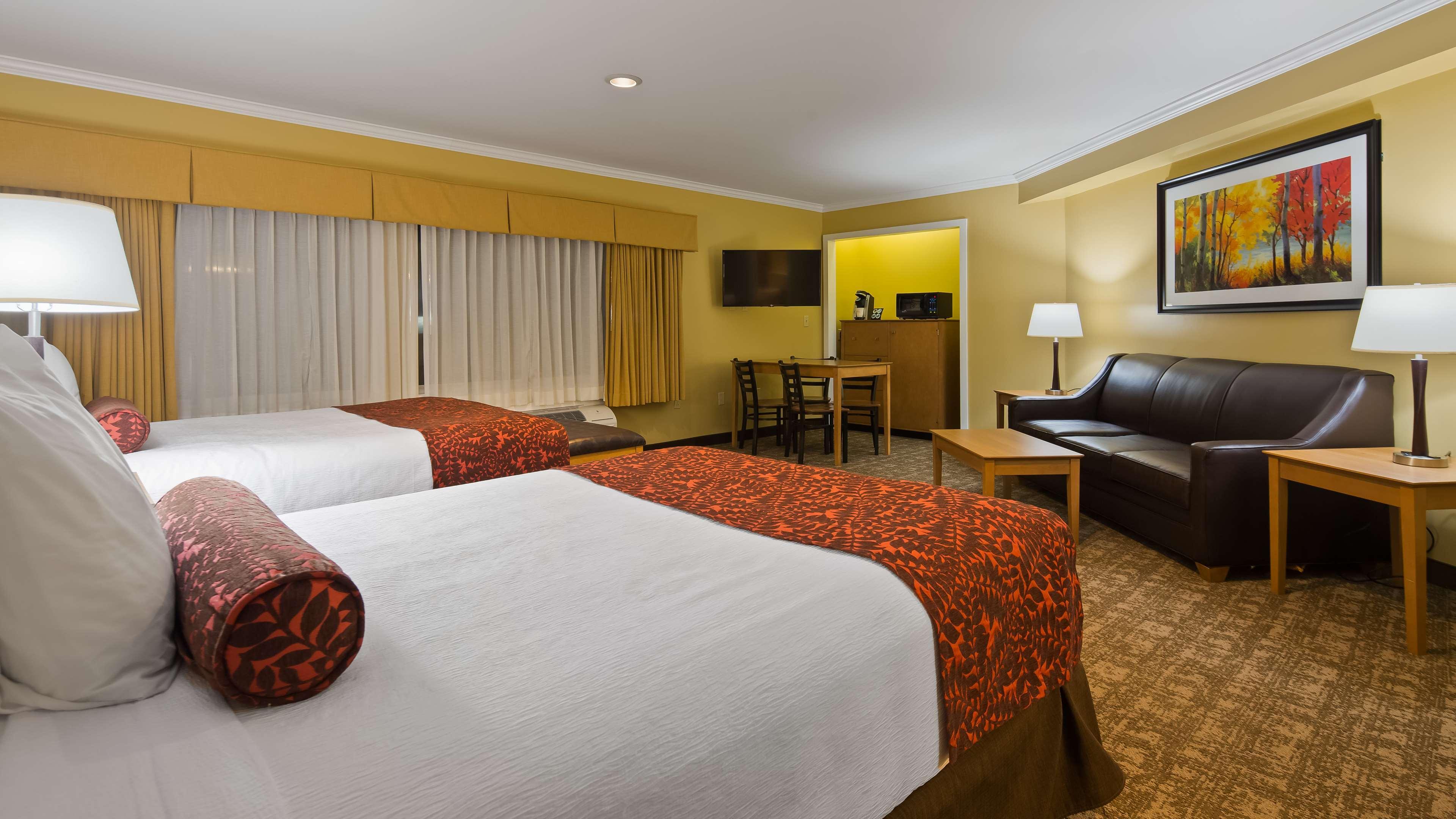 Best Western Plus Windjammer Inn & Conference Center Burlington Buitenkant foto