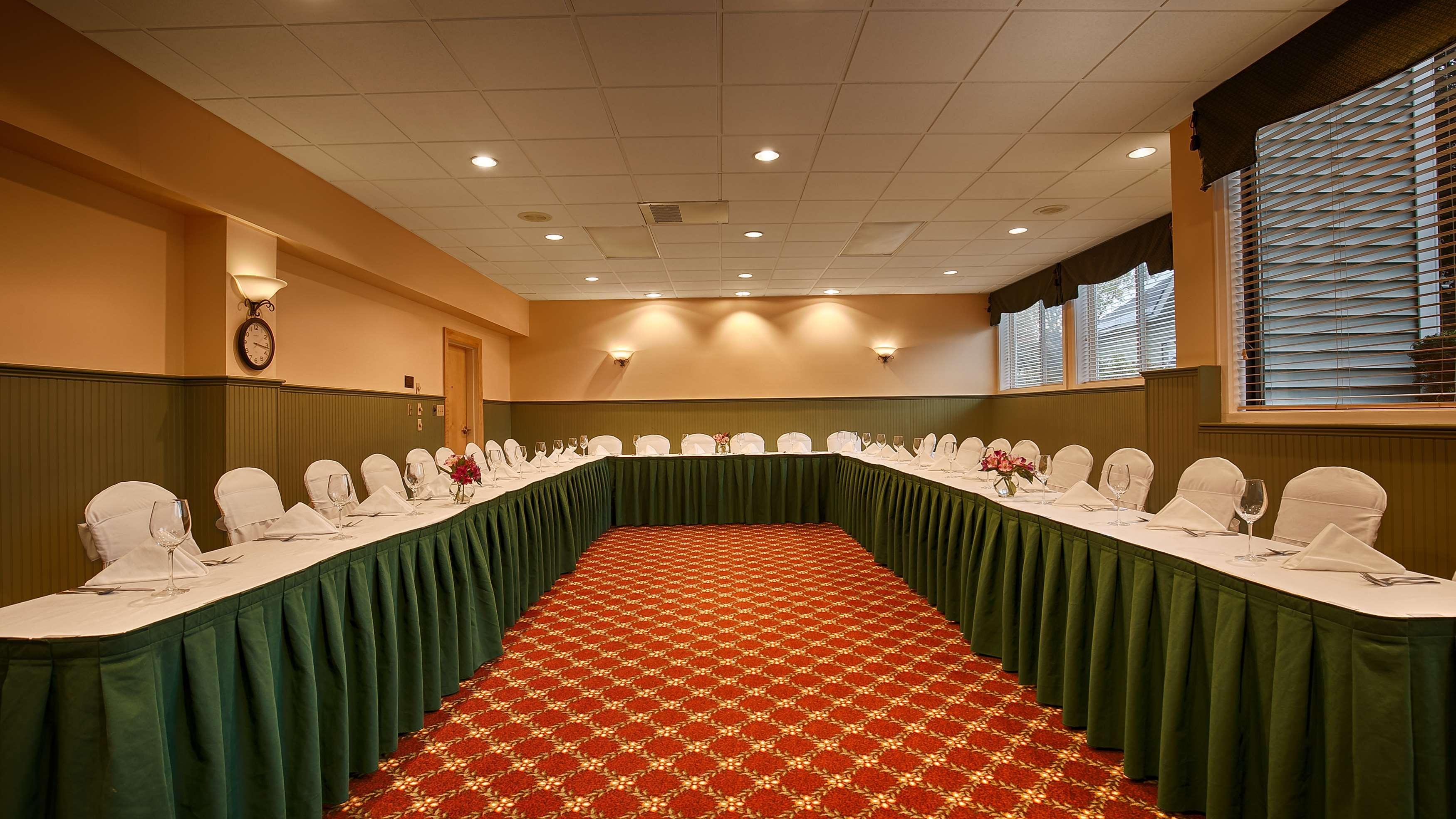Best Western Plus Windjammer Inn & Conference Center Burlington Buitenkant foto