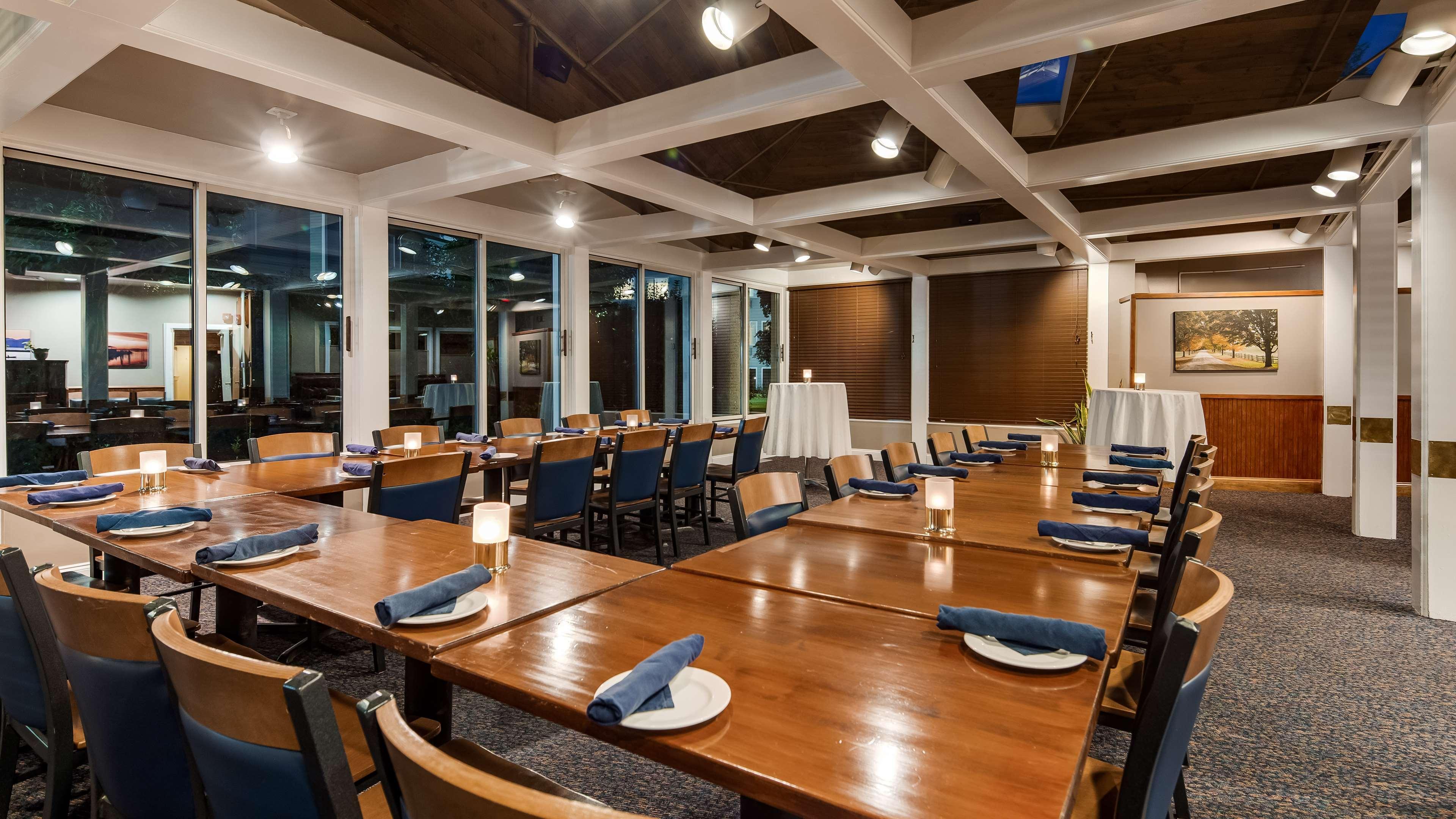 Best Western Plus Windjammer Inn & Conference Center Burlington Buitenkant foto