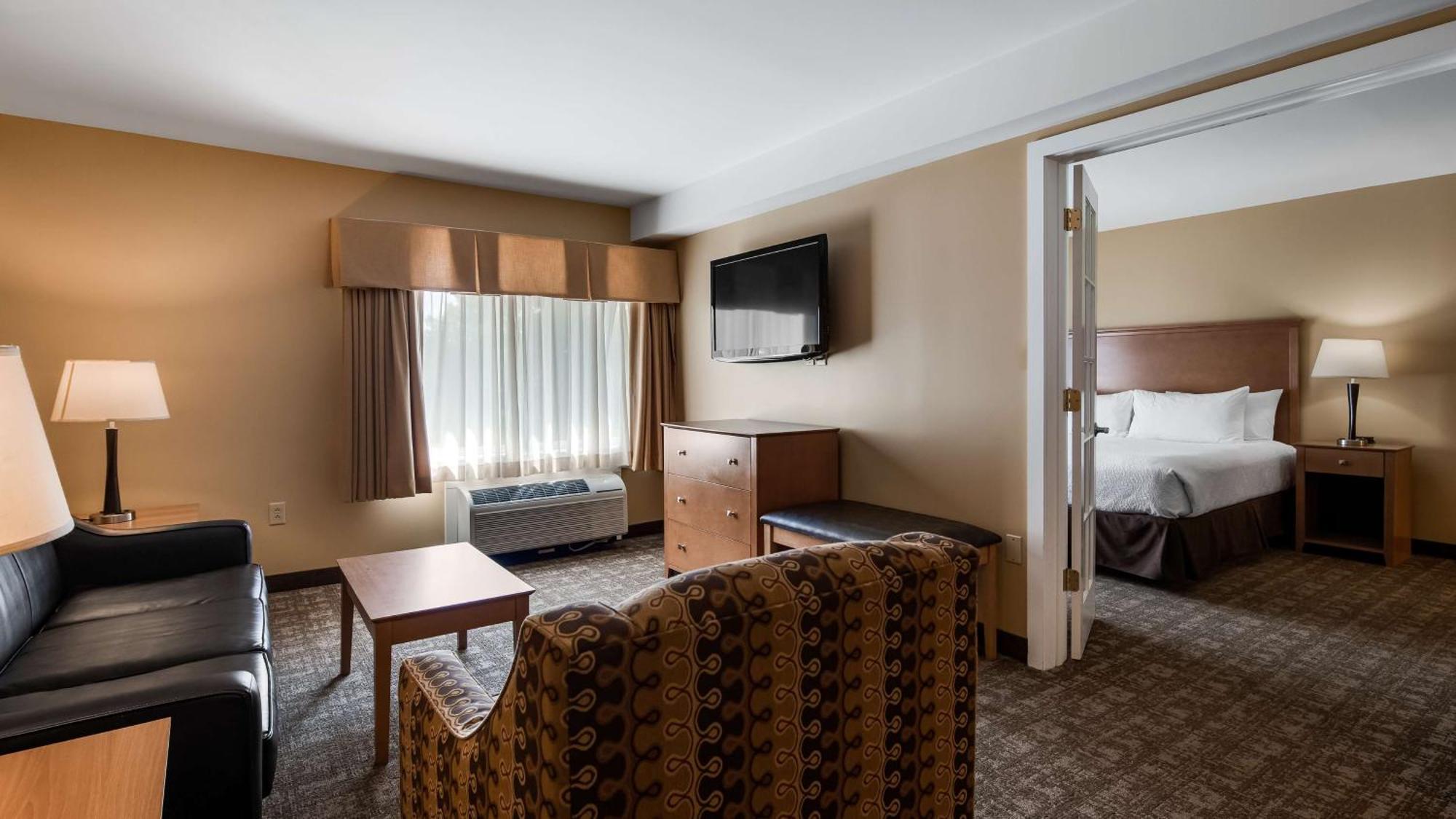 Best Western Plus Windjammer Inn & Conference Center Burlington Buitenkant foto