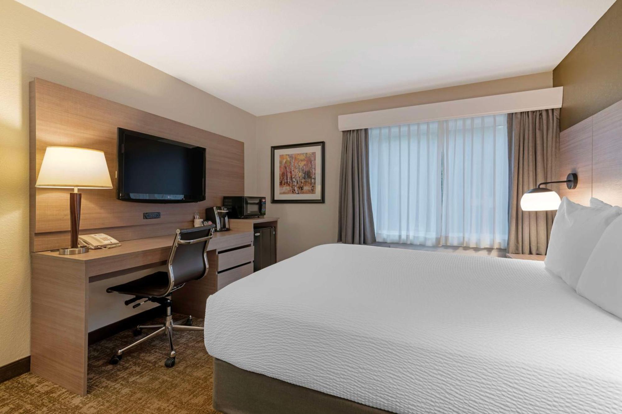 Best Western Plus Windjammer Inn & Conference Center Burlington Buitenkant foto