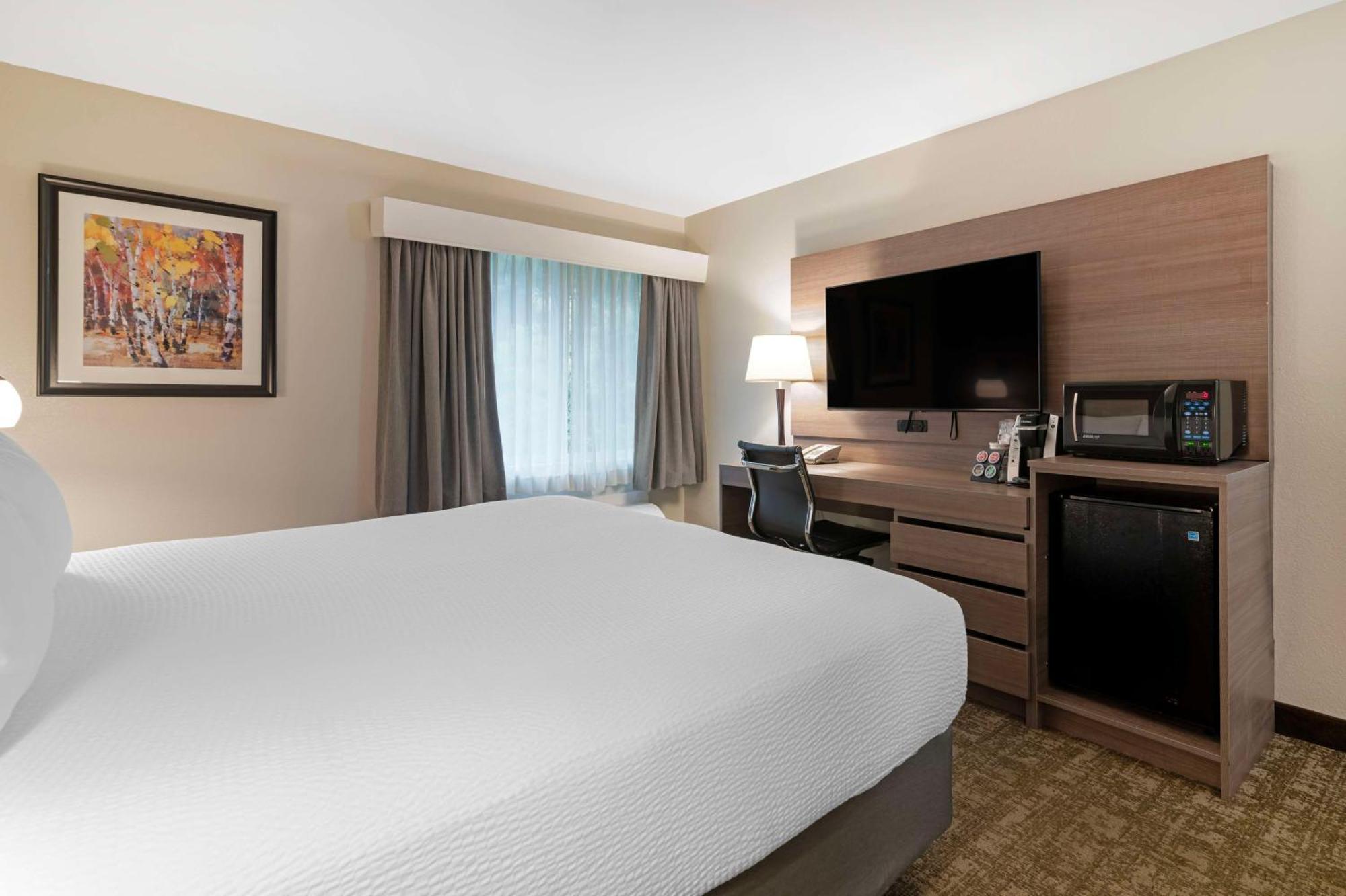 Best Western Plus Windjammer Inn & Conference Center Burlington Buitenkant foto