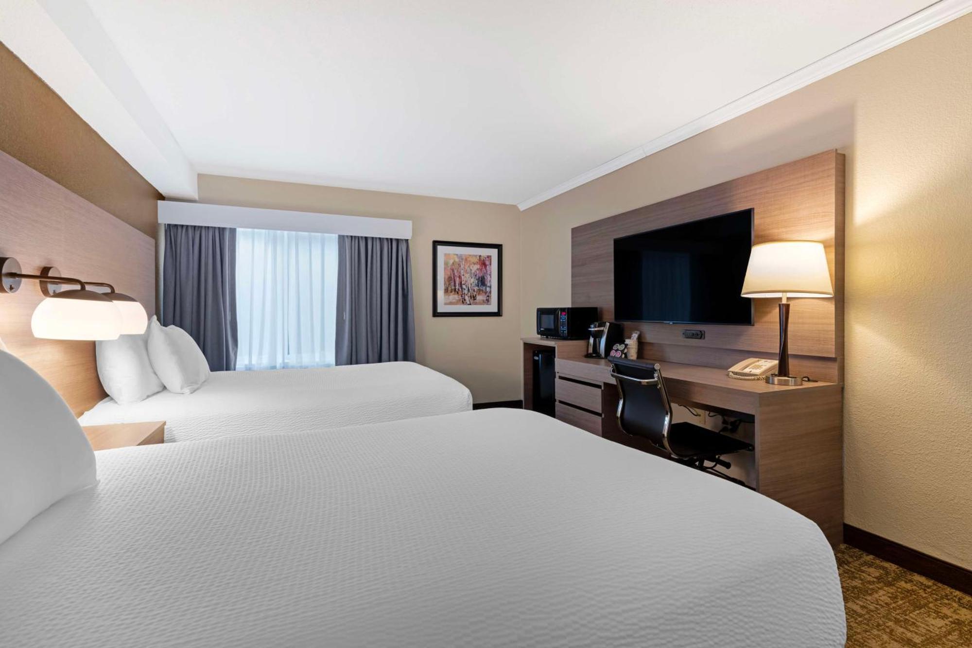 Best Western Plus Windjammer Inn & Conference Center Burlington Buitenkant foto