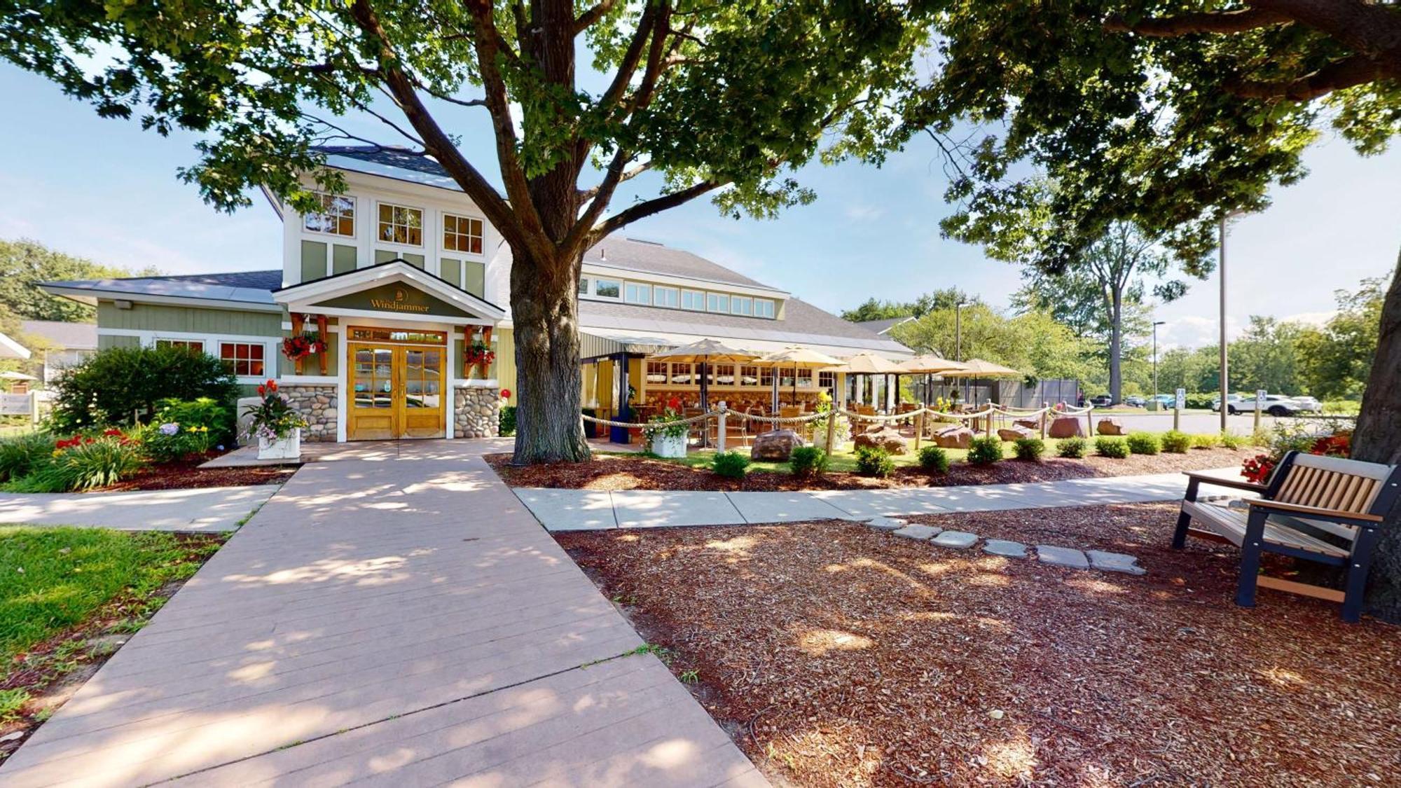 Best Western Plus Windjammer Inn & Conference Center Burlington Buitenkant foto
