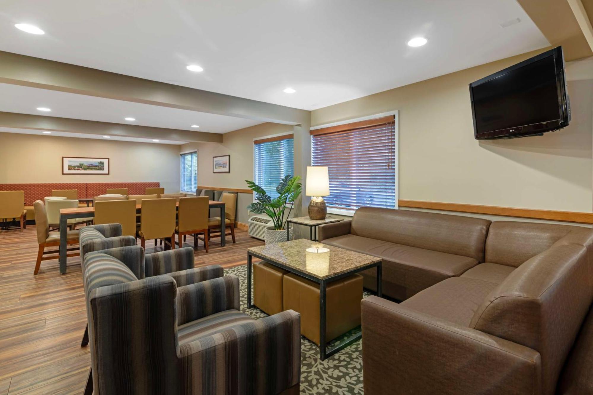 Best Western Plus Windjammer Inn & Conference Center Burlington Buitenkant foto