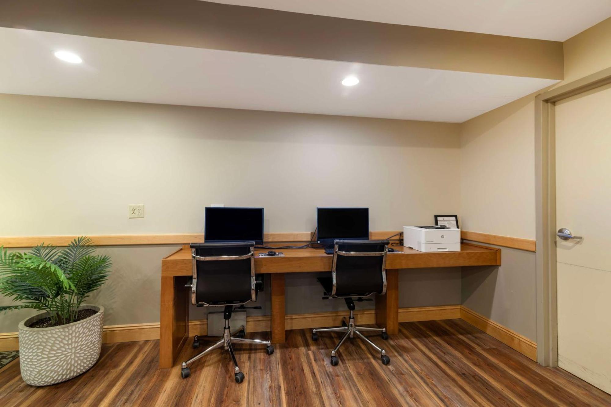 Best Western Plus Windjammer Inn & Conference Center Burlington Buitenkant foto