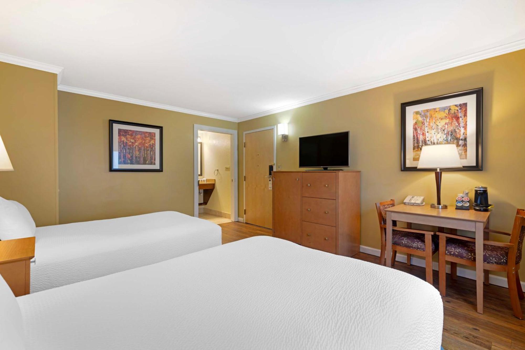 Best Western Plus Windjammer Inn & Conference Center Burlington Buitenkant foto
