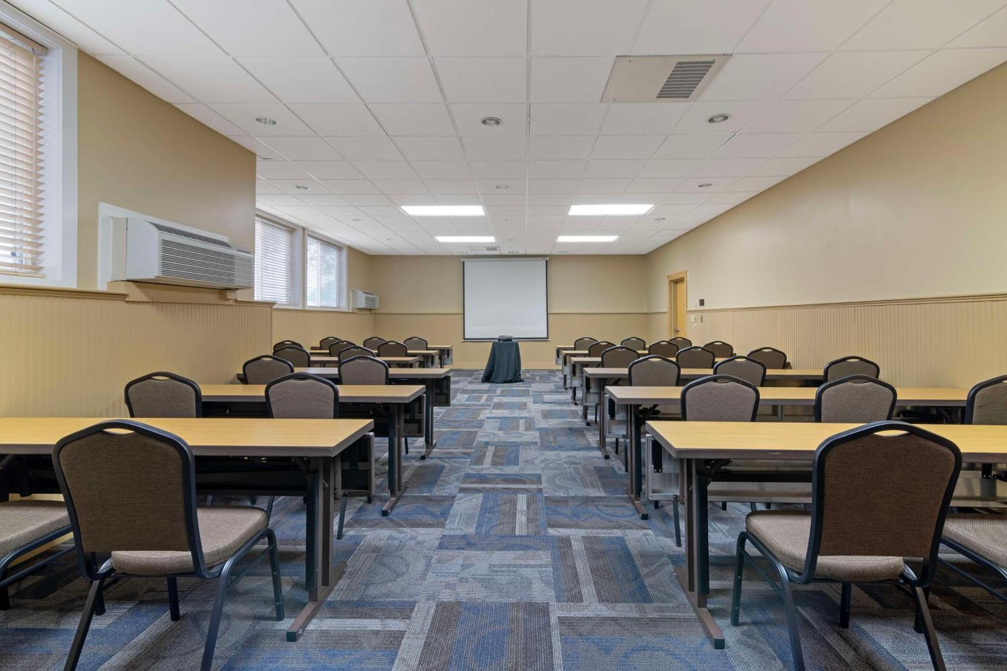 Best Western Plus Windjammer Inn & Conference Center Burlington Buitenkant foto
