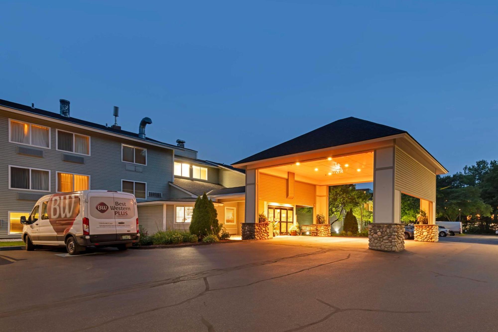 Best Western Plus Windjammer Inn & Conference Center Burlington Buitenkant foto