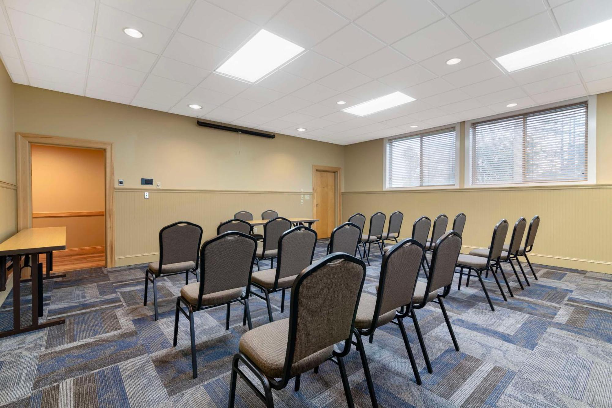 Best Western Plus Windjammer Inn & Conference Center Burlington Buitenkant foto