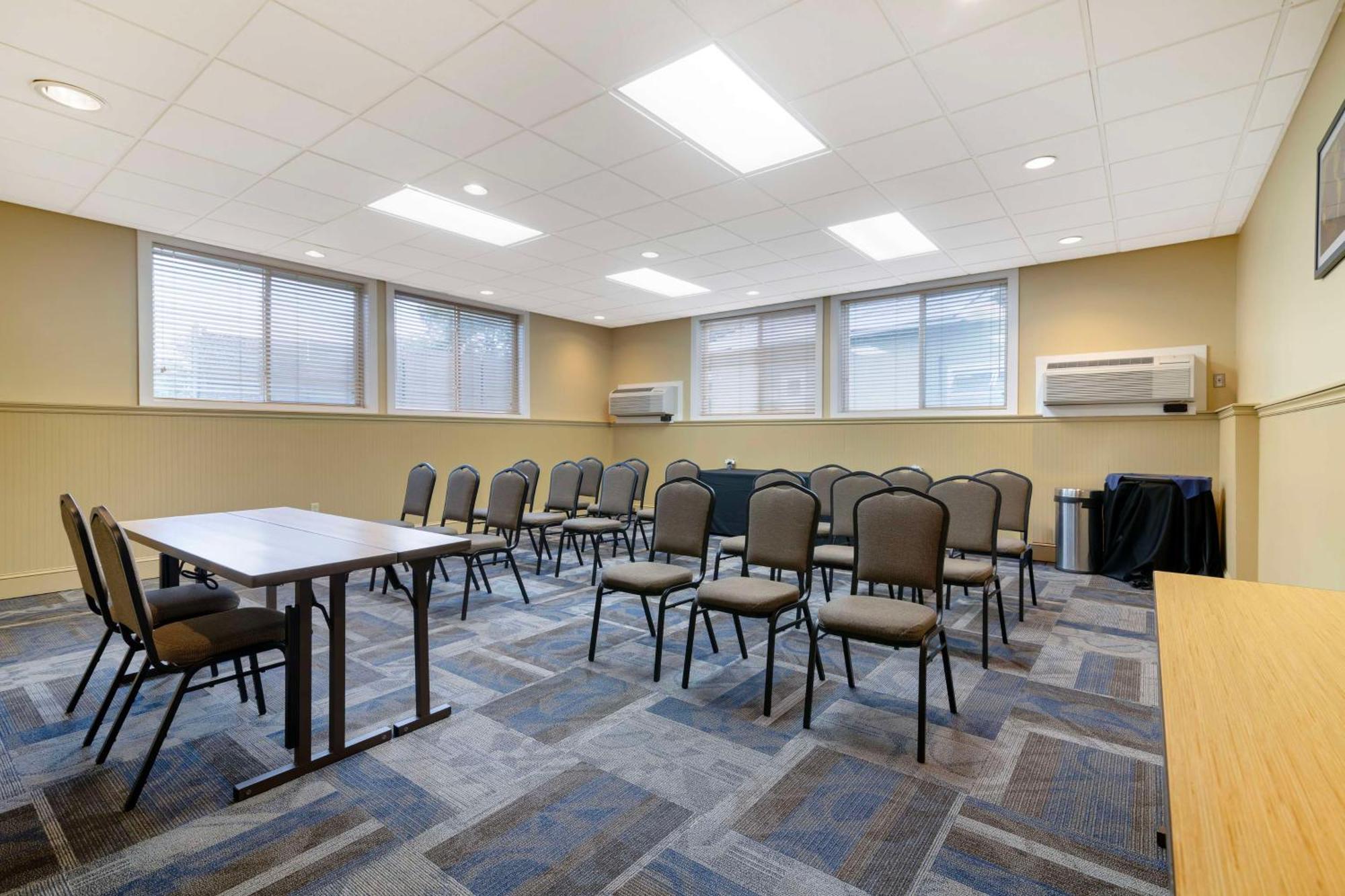 Best Western Plus Windjammer Inn & Conference Center Burlington Buitenkant foto