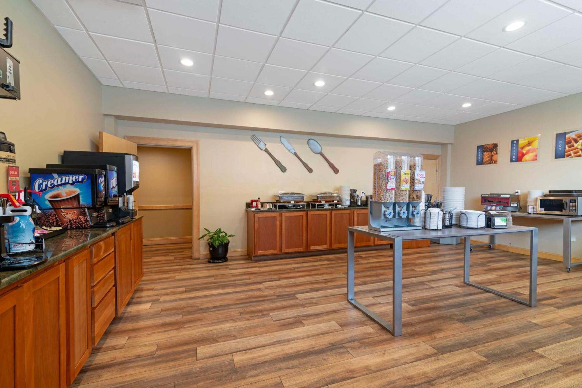 Best Western Plus Windjammer Inn & Conference Center Burlington Buitenkant foto