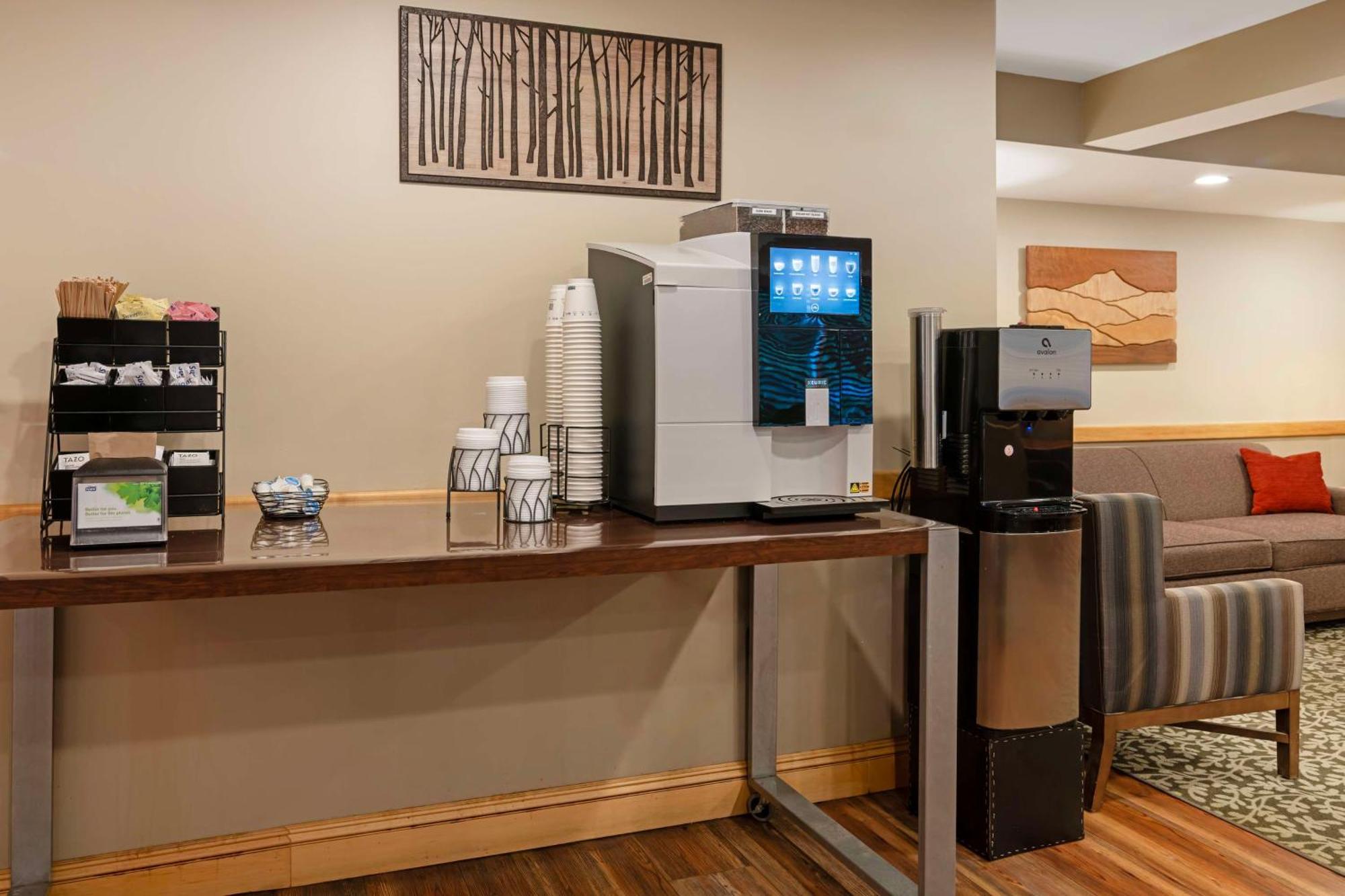 Best Western Plus Windjammer Inn & Conference Center Burlington Buitenkant foto