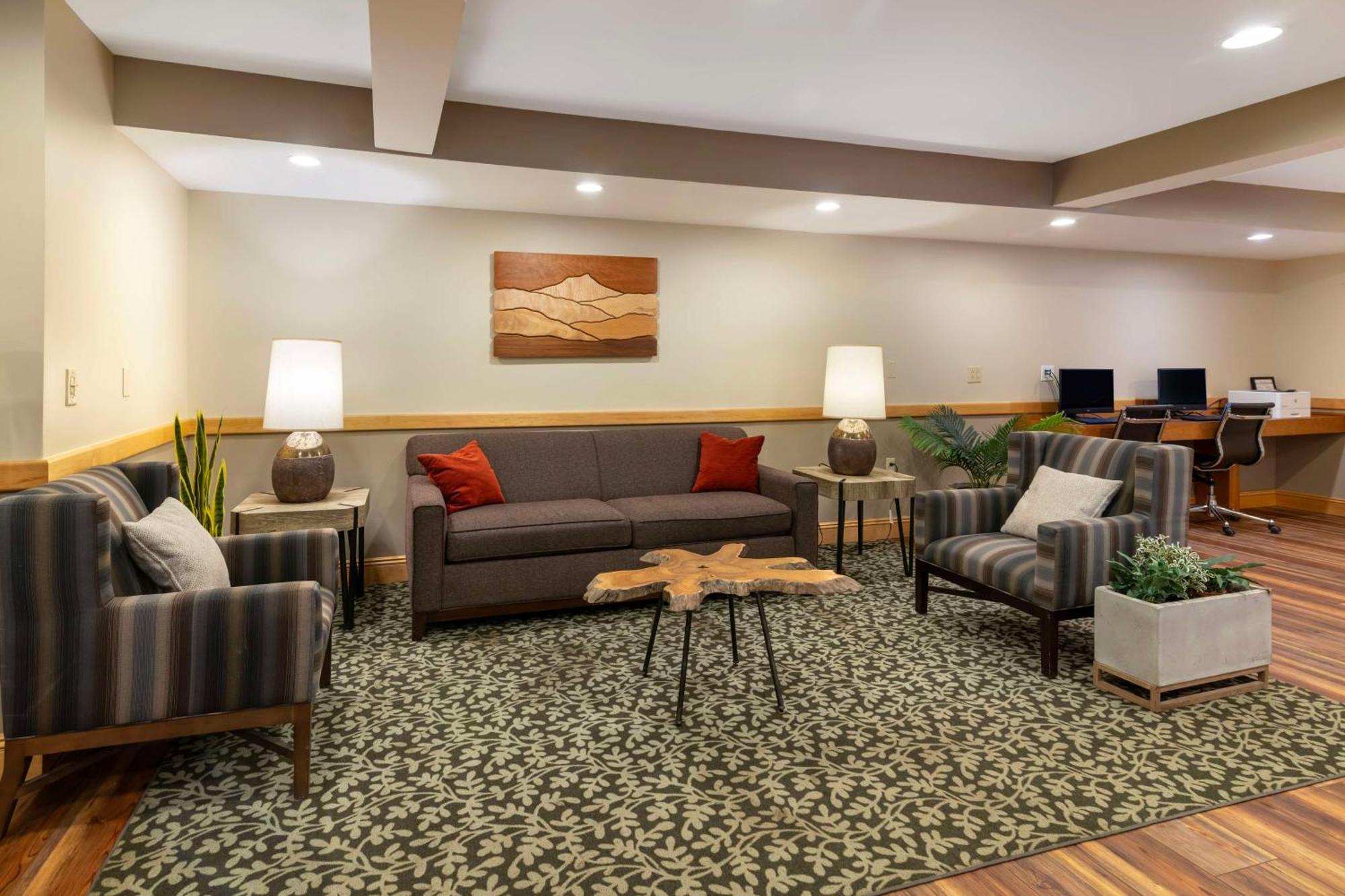 Best Western Plus Windjammer Inn & Conference Center Burlington Buitenkant foto