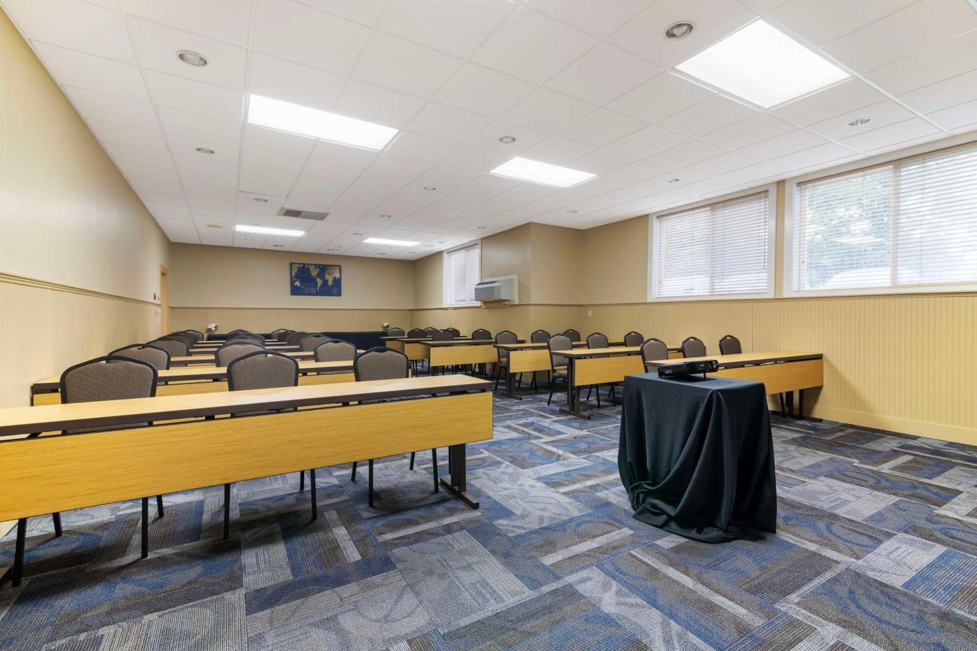 Best Western Plus Windjammer Inn & Conference Center Burlington Buitenkant foto