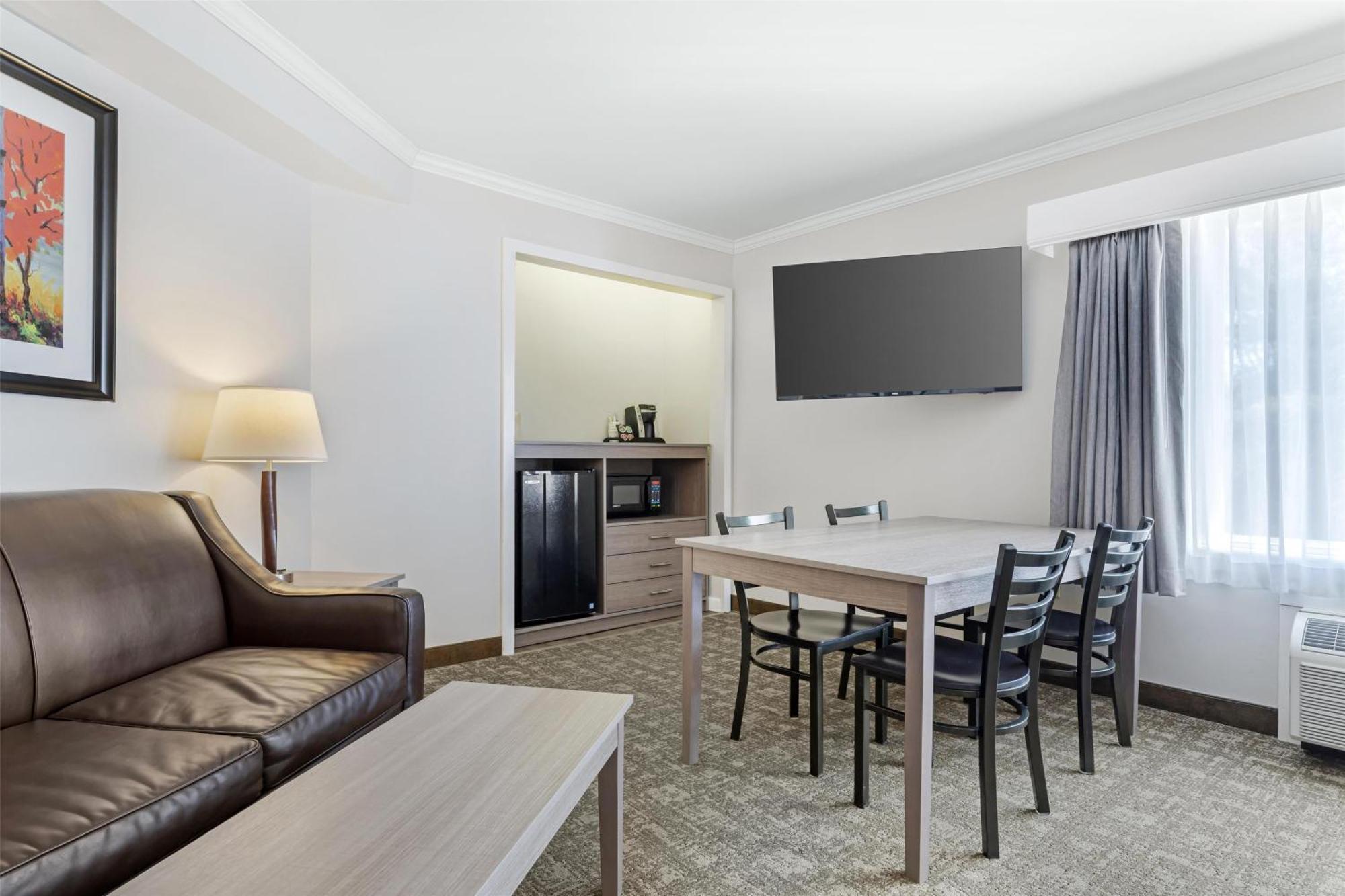 Best Western Plus Windjammer Inn & Conference Center Burlington Buitenkant foto