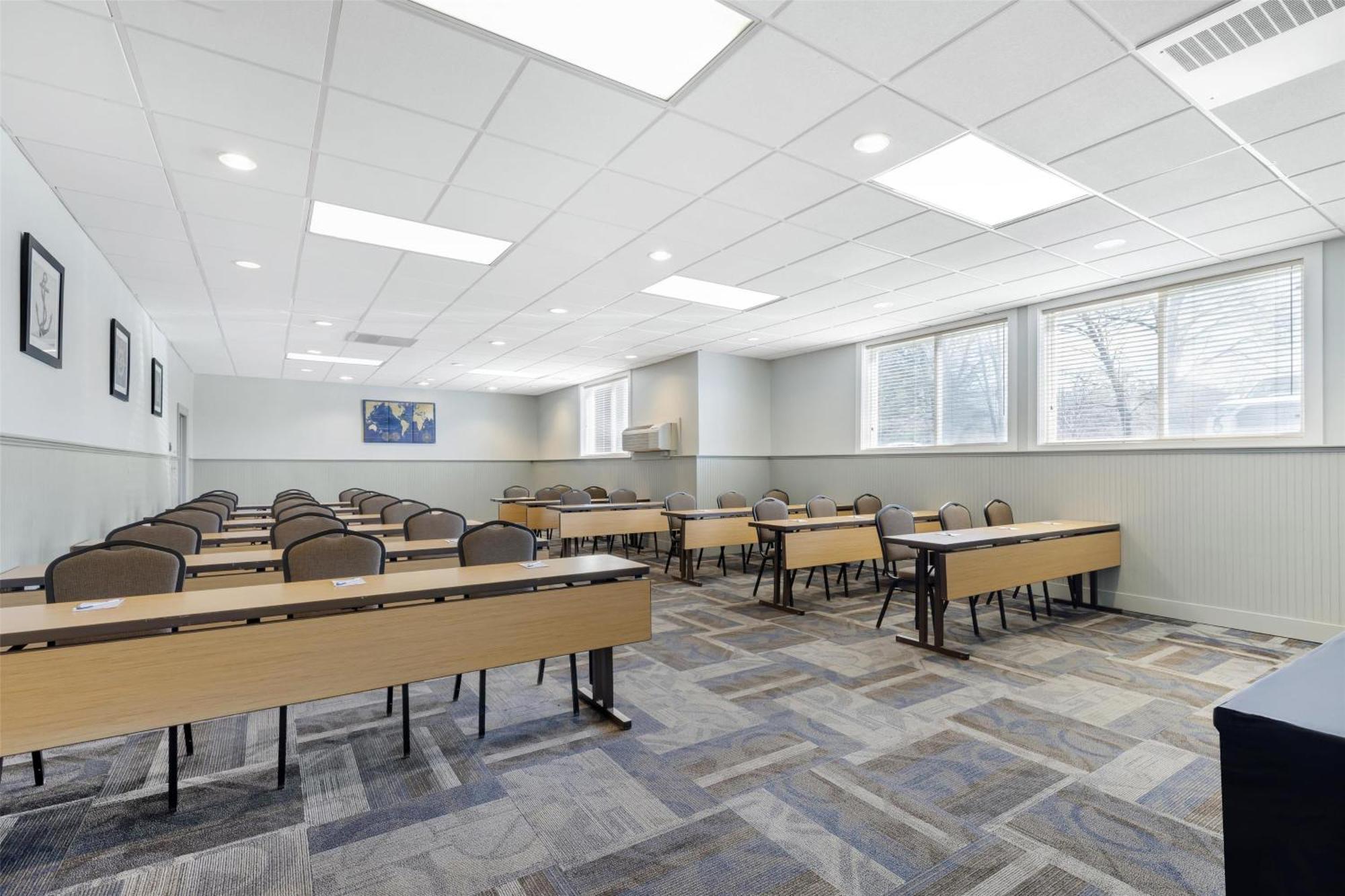 Best Western Plus Windjammer Inn & Conference Center Burlington Buitenkant foto