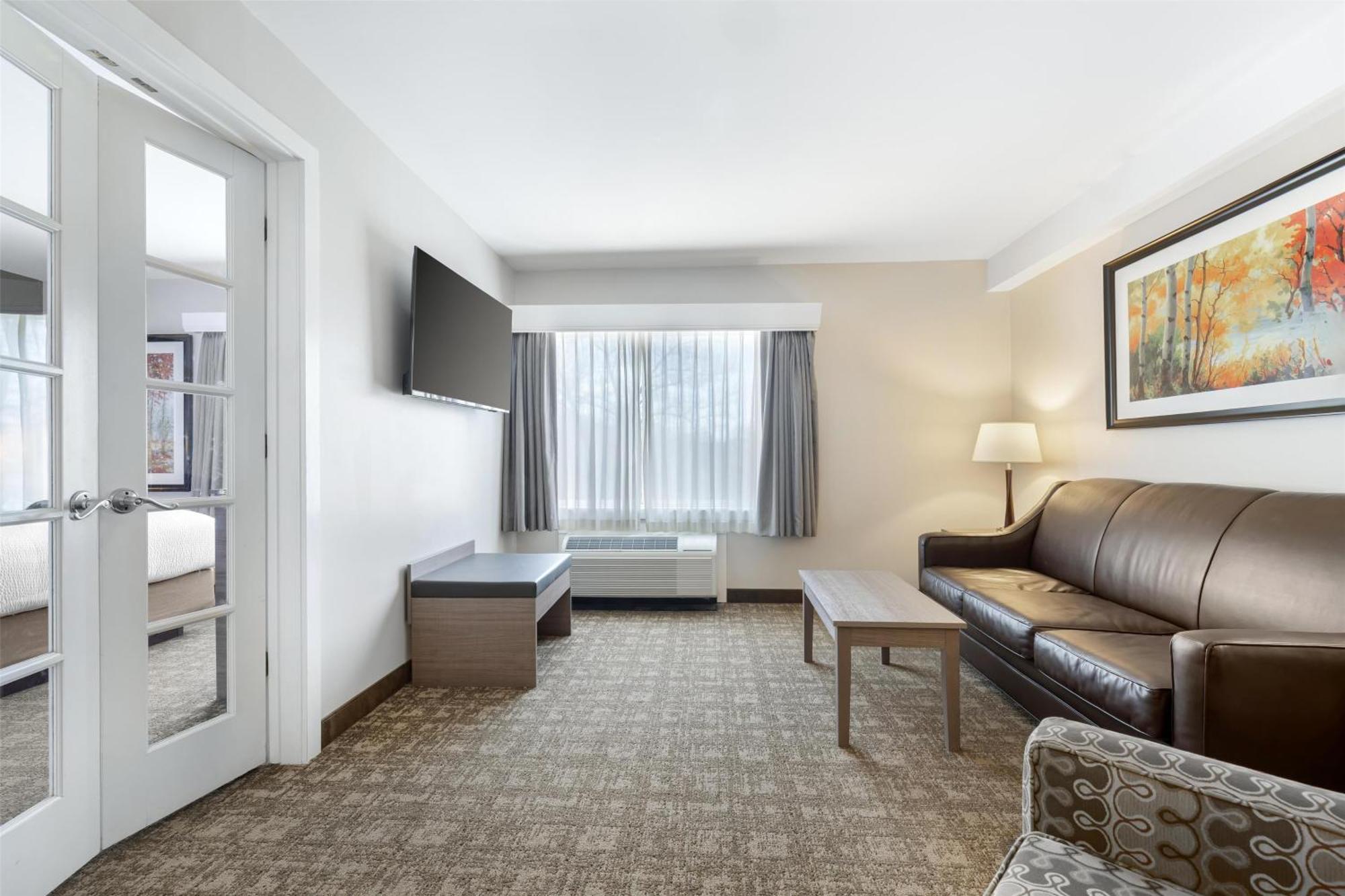 Best Western Plus Windjammer Inn & Conference Center Burlington Buitenkant foto
