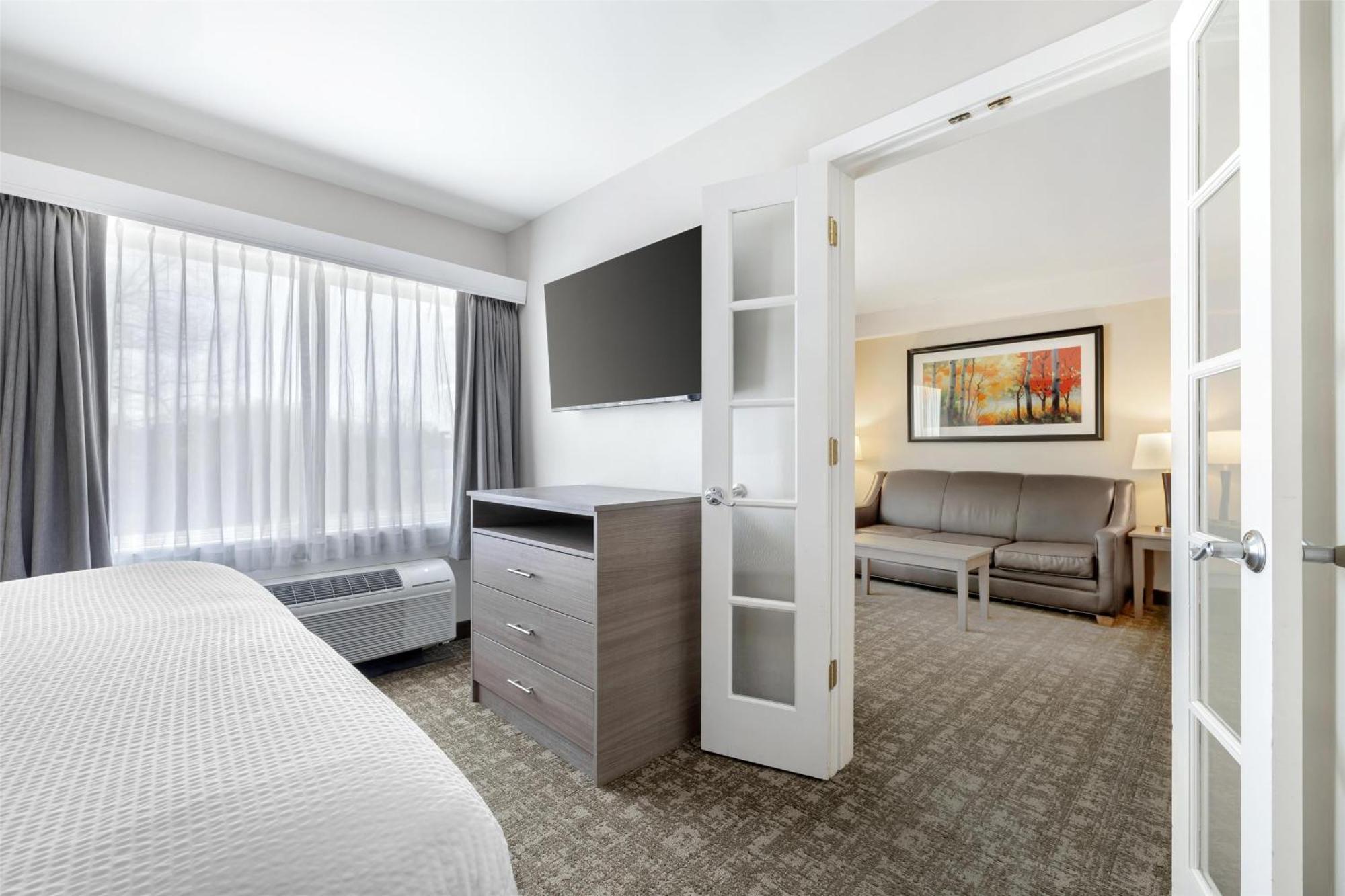 Best Western Plus Windjammer Inn & Conference Center Burlington Buitenkant foto