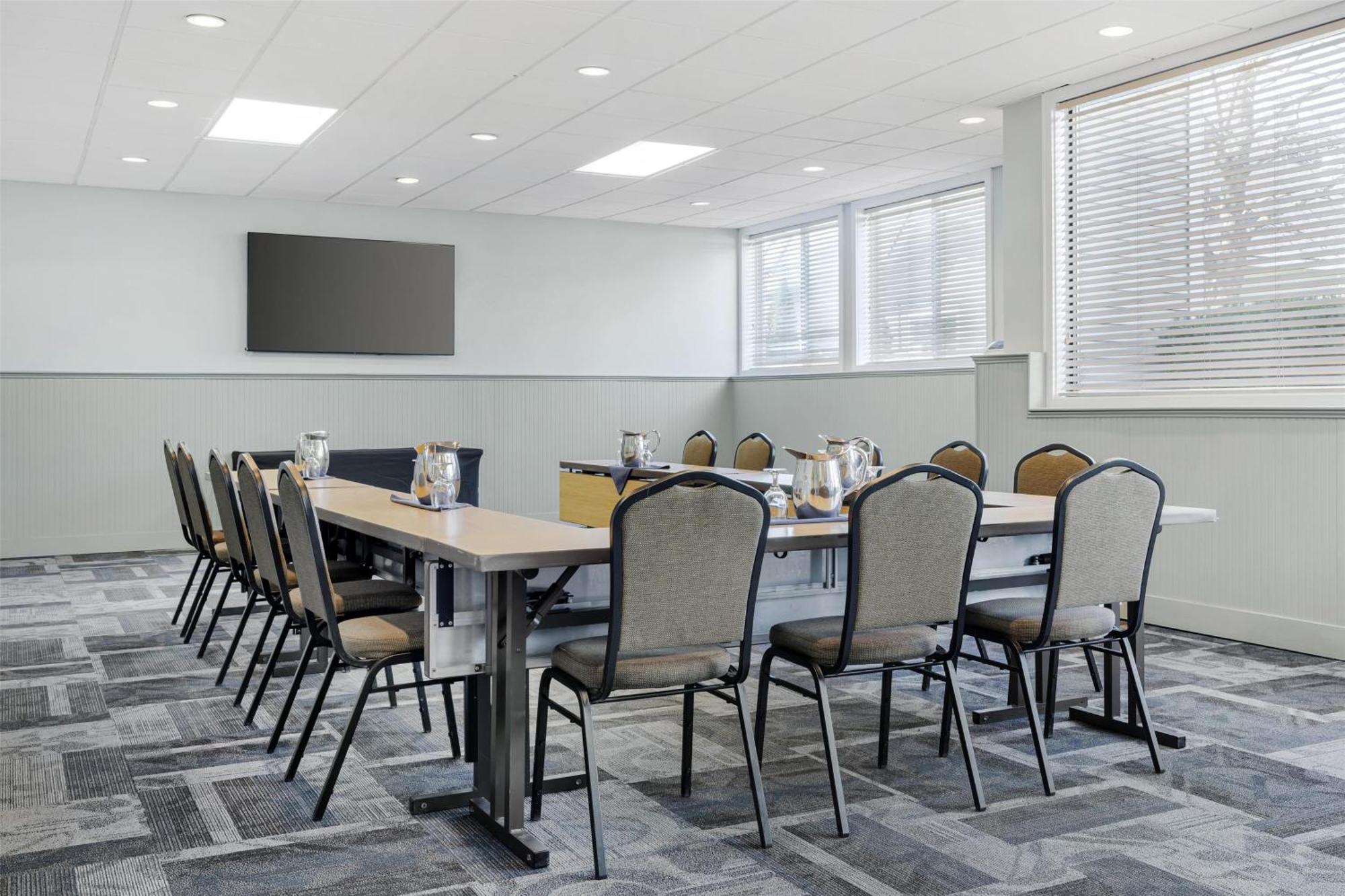 Best Western Plus Windjammer Inn & Conference Center Burlington Buitenkant foto
